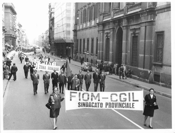 Festa dei lavoratori - Manifestazione del primo maggio - Corteo in corso Venezia - Striscioni Fiom Cgil