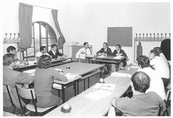 Camera del Lavoro - Scuola sindacale - Interno - Aula con corsisti - In cattedra Leonardo Banfi