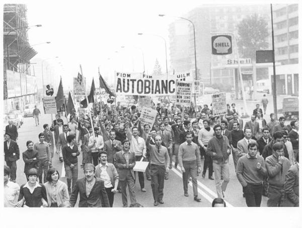 Manifestazione nazionale dei lavoratori metalmeccanici per il contratto - Corteo - Striscione - Spezzone lavoratori Autobianchi - Bandiere - Cartelli sindacali