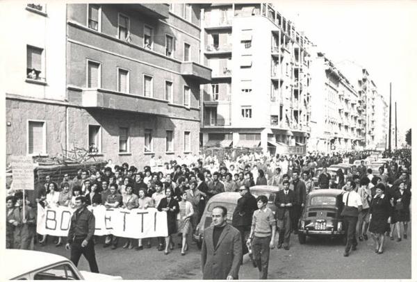 Sciopero dei lavoratori metallurgici Zona Solari - Corteo - Spezzone lavoratori della Borletti - Striscioni - Cartelli