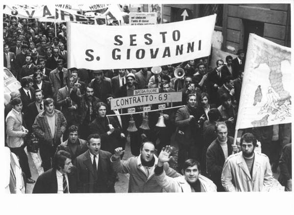 Manifestazione nazionale dei lavoratori metalmeccanici per il contratto di lavoro - Corteo - Spezzone lavoratori di Sesto San Giovanni - Striscione - Megafoni - Campanacci