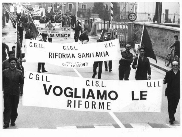 Sciopero generale per le riforme - Corteo dei lavoratori - Operai con tuta da lavoro - Striscioni - Bandiere Fim, Fiom, Uilm