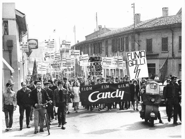 Sciopero dei lavoratori della Candy - Corteo - Striscione - Cartelli di protesta - Bandiera