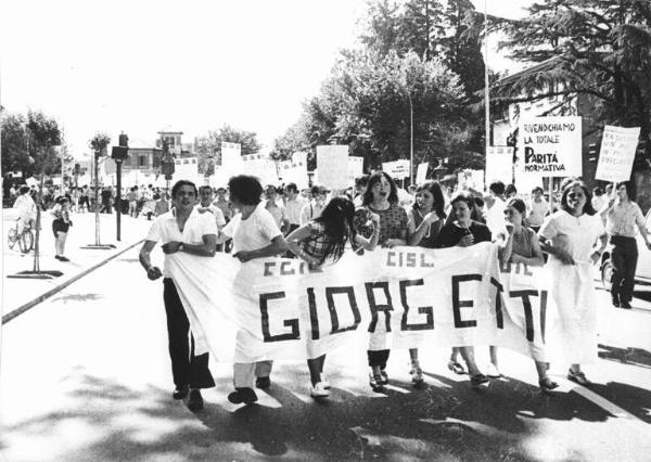 Sciopero unitario dei lavoratori del legno - Corteo - Spezzone lavoratori della Giorgetti - Striscione - Cartelli di rivendicazione