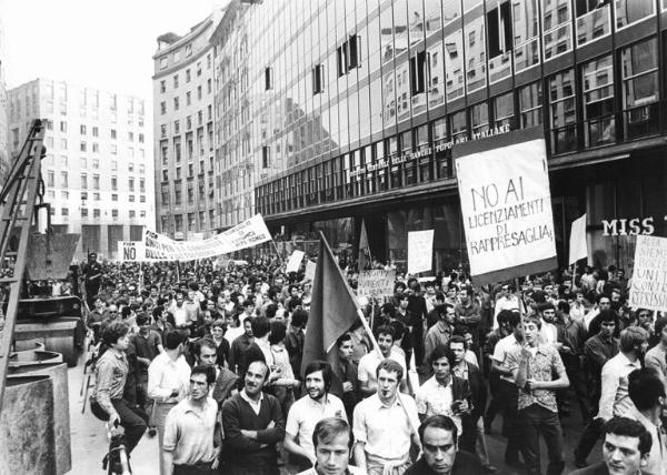 Manifestazione congiunta Alfa Romeo, Borletti, Sit Siemens per le riforme - Corteo in corso Europa - Striscioni - Bandiere - Cartelli