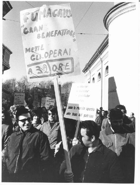 Sciopero in solidarietà con i lavoratori della Candy - Corteo dei lavoratori - Cartelli di protesta