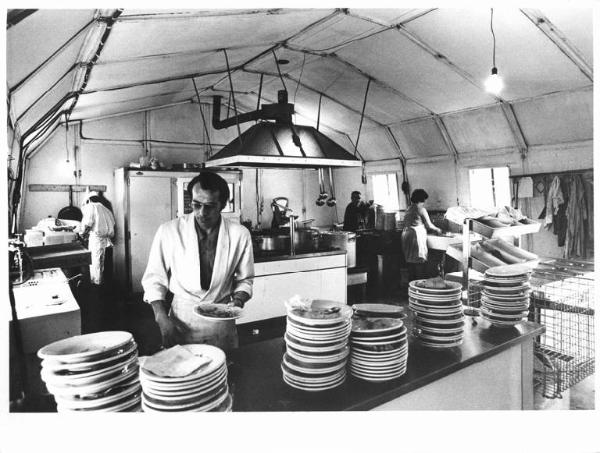 Cantiere edile della Sicop - Cucina - Interno - Cuochi al lavoro