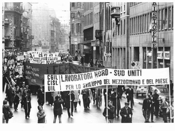 Manifestazione del primo maggio - Corteo dei lavoratori - Striscioni