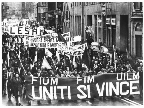 Manifestazione del primo maggio - Corteo dei lavoratori - Striscione Fiom, Fim, Uilm - Striscioni - Bandiere