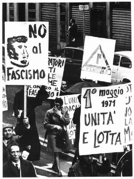 Manifestazione del primo maggio - Corteo dei lavoratori - Cartelli