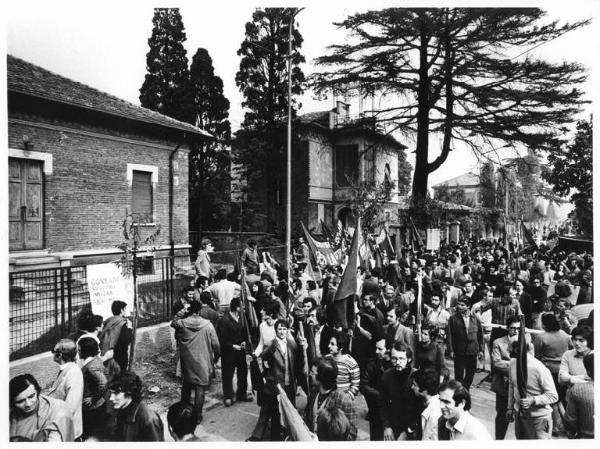 Sciopero generale a Cinisello Balsamo - Corteo - Lavoratori - Striscione - Cartelli - Bandiere