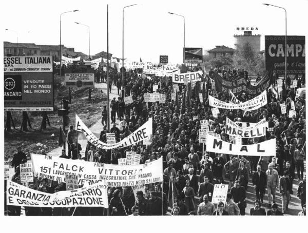 Sciopero generale a Sesto San Giovanni - Corteo dei lavoratori - Striscioni - Cartelli - Bandiere - Insegna Breda