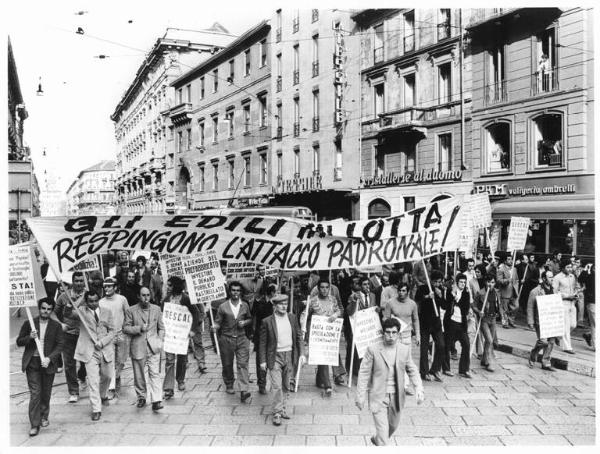 Sciopero dei lavoratori edili contro speculazioni e licenziamenti - Corteo - Striscione - Cartelli