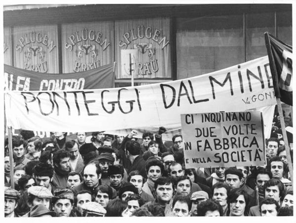 Sciopero dei lavoratori delle fabbriche a partecipazione statale - Presidio davanti all'Intersind - Striscione - Cartello