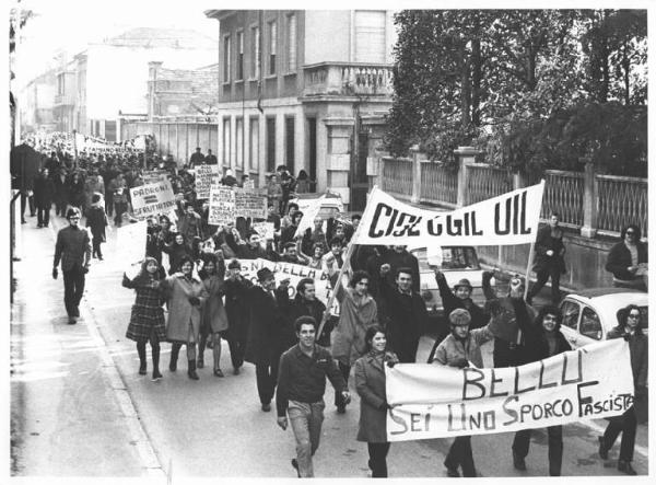 Sciopero dei lavoratori della Bellù - Corteo - Striscioni - Cartelli