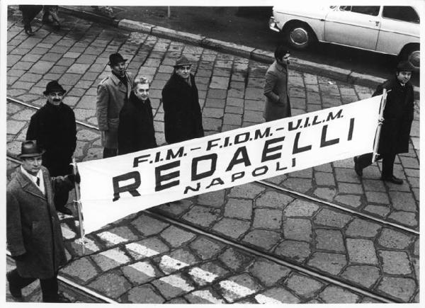 Sciopero dei lavoratori della Redaelli - Corteo - Striscione