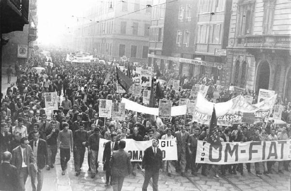 Sciopero dei lavoratori metallurgici per il rinnovo del contratto - Corteo - Spezzone lavoratori Om Fiat e Lagomarsino - Striscioni - Cartelli - Bandiere Fim, Fiom, Uilm