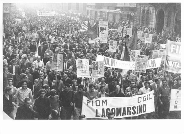 Sciopero dei lavoratori metallurgici per il rinnovo del contratto - Corteo - Spezzone lavoratori della Lagomarsino - Striscione - Cartelli - Bandiere