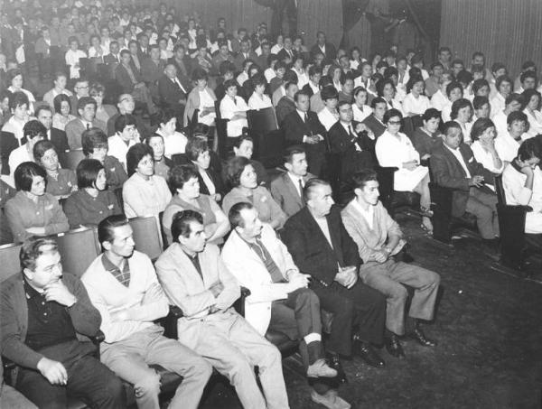 Sciopero dei lavoratori della Sit Siemens - Cinema Leonardo - Interno - Assemblea - Platea