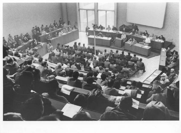 Sala del Comune di Sesto San Giovanni - Interno - Convegno costitutivo del sindacato unitario metalmeccanici della zona di Sesto San Giovanni - Panoramica sulla sala - Tavolo della presidenza - Pubblico