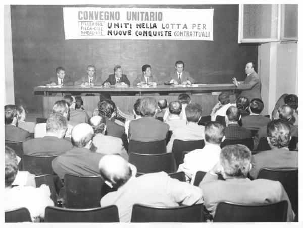 Sede della Cisl - Convegno unitario edili - Interno - Tavolo della presidenza - Parola d'ordine del convegno