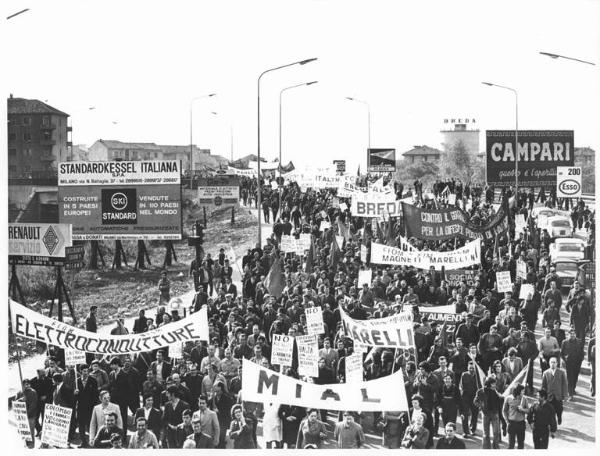 Sciopero generale a Sesto San Giovanni - Corteo dei lavoratori - Striscioni - Cartelli - Bandiere - Insegna Breda