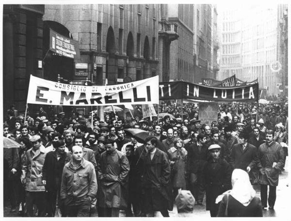 Sciopero unitario dei lavoratori dell'industria - Corteo sotto la pioggia in corso Vittorio Emanuele II - Spezzone lavoratori della Ercole Marelli - Striscioni - Cartelli