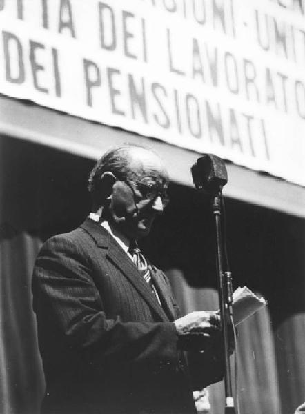 Teatro Lirico - Interno - Assemblea unitaria dei pensionati - Palco - Oratore al microfono