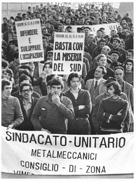 Manifestazione in solidarietà con i lavoratori della Superbox per la difesa del posto di lavoro - Corteo - Striscione - Cartelli