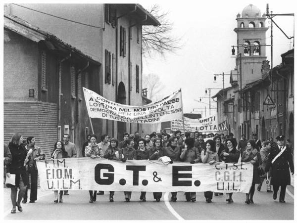 Sciopero dei lavoratori della Gte per il contratto - Testa del corteo - Lavoratrici - Striscioni - Forze dell'ordine