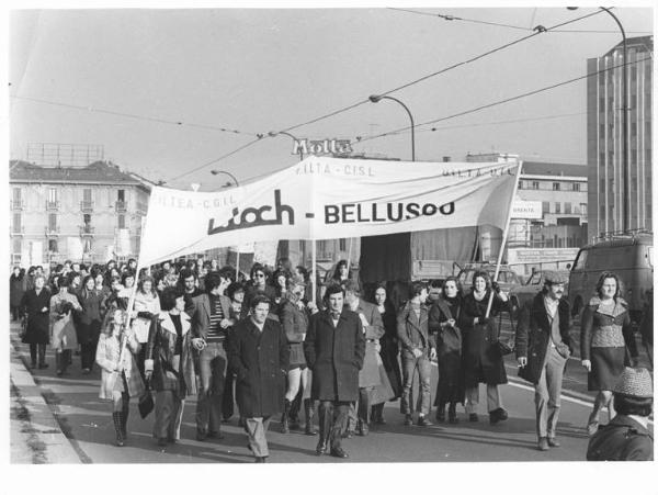 Sciopero dei lavoratori della Bloch - Corteo in via Farini - Striscione - Cartelli