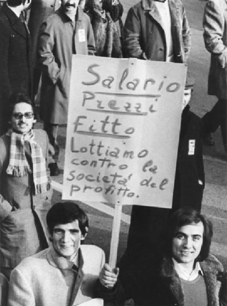 Sciopero dei lavoratori grafici - Corteo - Lavoratori con cartello