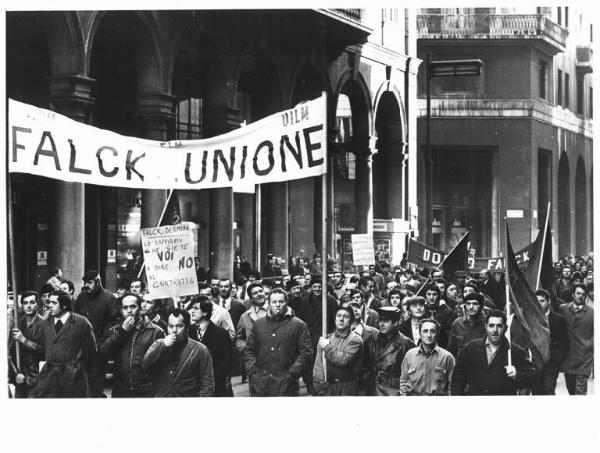 Sciopero dei lavoratori della Falck - Corteo verso la direzione - Spezzone lavoratori Falck Unione - Striscioni - Cartelli - Bandiere