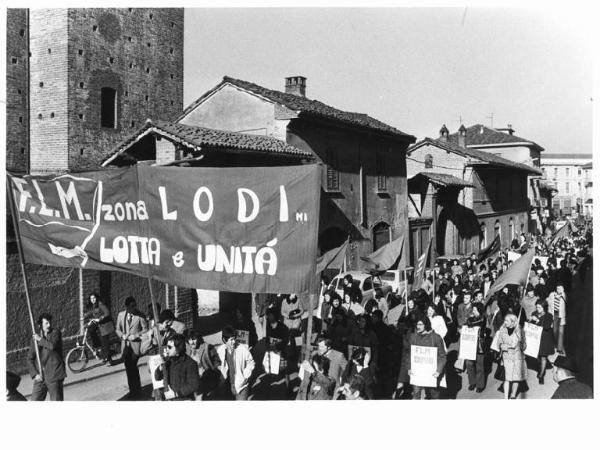 Sciopero dei lavoratori metalmeccanici - Corteo - Cartelli Flm - Striscione - Bandiere Flm