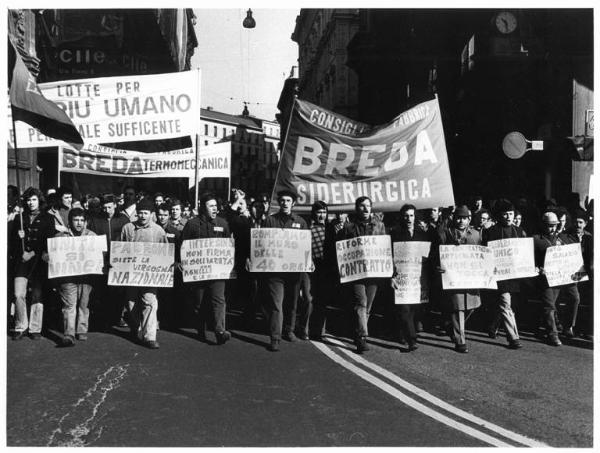 Sciopero generale per i contratti e una nuova politica economica - Corteo - Spezzone lavoratori della Breda - Operai con tuta da lavoro - Striscioni - Cartelli - Bandiere