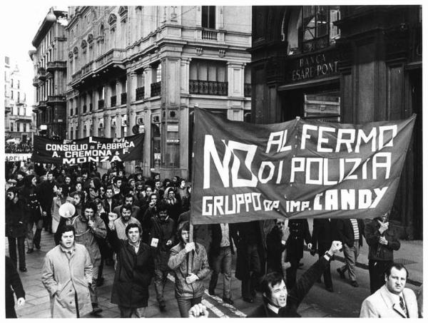 Sciopero generale per i contratti e una nuova politica economica - Corteo - Spezzone lavoratori della Candy - Striscione "No al fermo di polizia" - Lavoratore con megafono