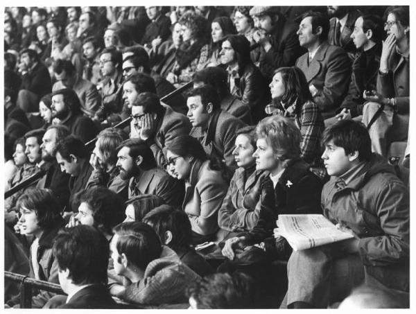 Palalido - Interno - Assemblea impiegati metalmeccanici - Lavoratori sugli spalti