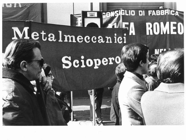 Sciopero dei lavoratori metalmeccanici - Comizio davanti alla Fiat - Lavoratori - Striscioni