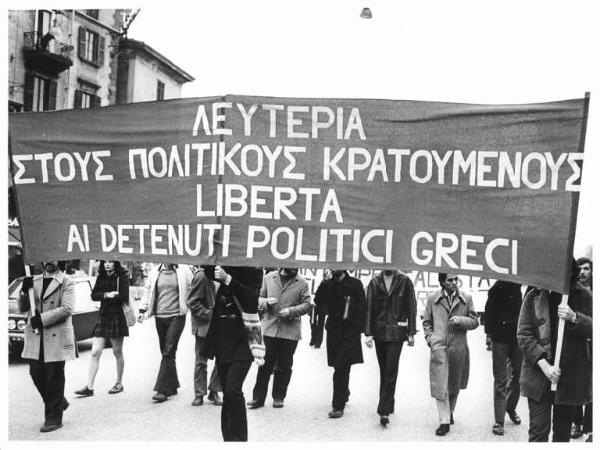 Manifestazione di studenti e lavoratori per la Grecia - Corteo - Striscione