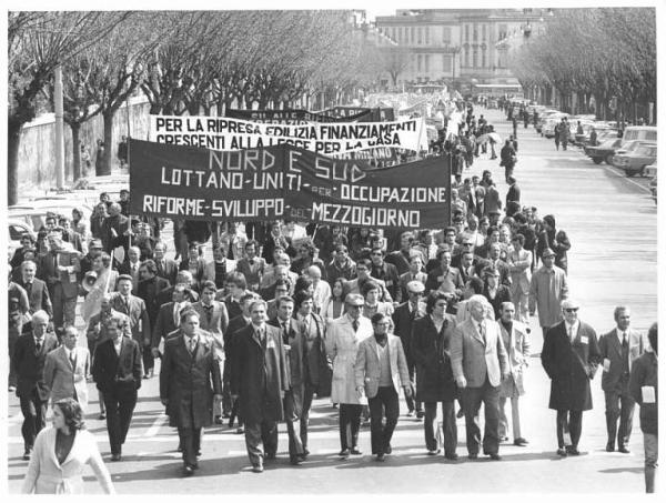 Sciopero nazionale dei lavoratori edili - Testa del corteo con sindacalisti - Striscioni - Cartelli