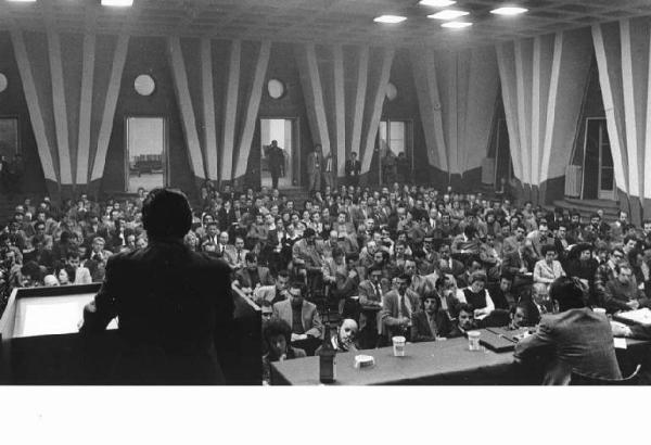 Camera del Lavoro - Salone "Di Vittorio" - Interno - Secondo congresso provinciale Filcea Cgil - Panoramica sulla sala - Platea