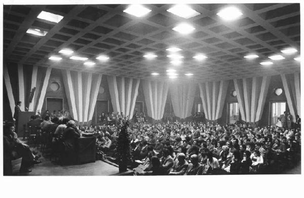 Camera del Lavoro - Salone "Di Vittorio" - Interno - Secondo congresso provinciale Filcea Cgil - Panoramica sulla sala - Platea e tavolo della presidenza