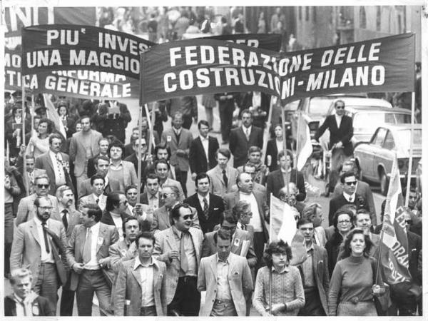 Manifestazione del primo maggio - Corteo - Spezzone lavoratori delle costruzioni - Striscioni - Bandiere