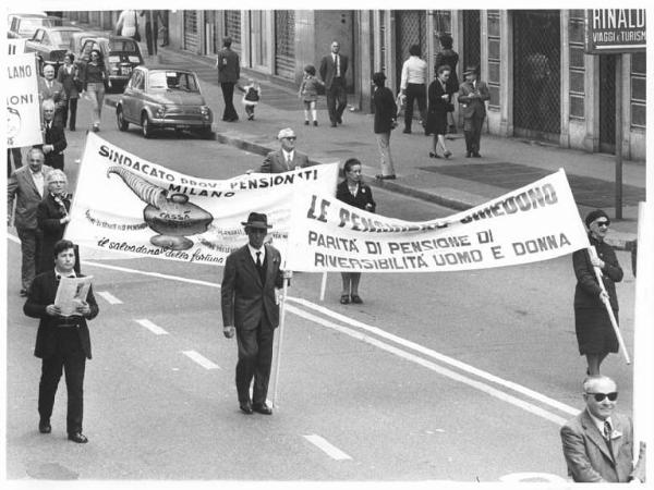 Manifestazione del primo maggio - Corteo - Spezzone pensionati - Striscioni