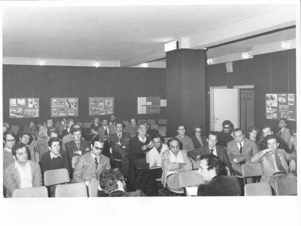 Circolo Turati - Interno - Conferenza di Lucio De Carlini sul congresso - Platea