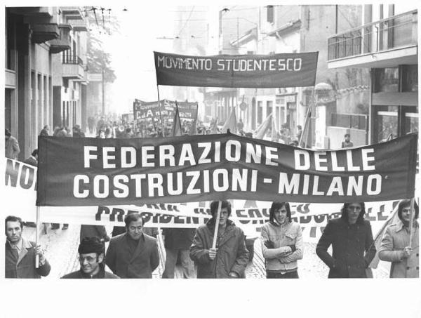 Sciopero generale - Corteo lavoratori e studenti - Spezzone lavoratori edili - Striscioni - Bandiere