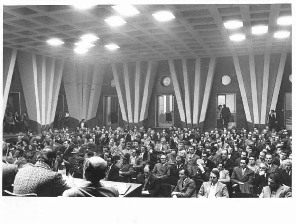 Camera del Lavoro - Salone "Di Vittorio" - Interno - Congresso regionale del sindacato Federbraccianti Cgil - Panoramica sulla sala - Platea