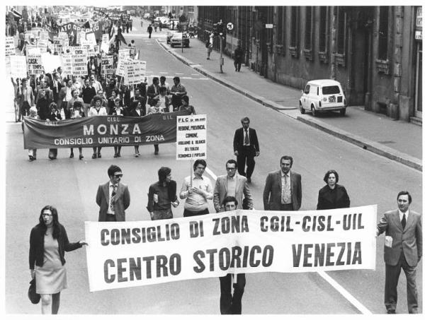 Manifestazione regionale dei lavoratori edili - Corteo in corso Venezia - Spezzone lavoratori di Monza - Striscioni - Cartelli