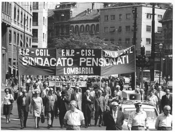 Manifestazione regionale pensionati - Corteo - Spezzone del sindacato pensionati Lombardia Fip, Fnp, Uilp - Striscioni