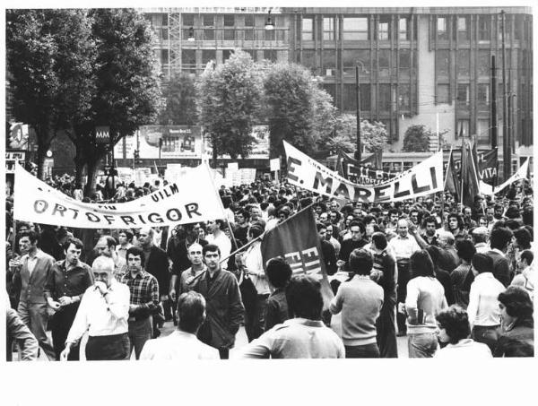 Sciopero di Cgil, Cisl e Uil contro il carovita e in solidarietà con la lotta dei braccianti - Corteo - Spezzone lavoratori dell'Ortofrigor e della Ercole Marelli - Striscioni - Cartelli di protesta - Bandiere Fim, Fiom, Uilm